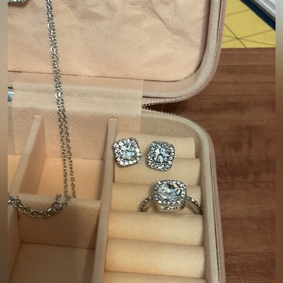 Gift Set! Jewelry Box & Jewelry Set! - Picture 3 of 4